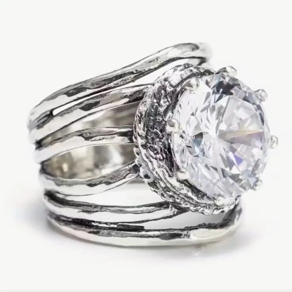 🔹 Artisan Style Elegant Silver Ring with CZ Accent 🔹